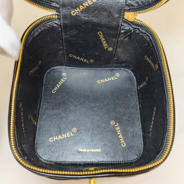 将图片加载到图库查看器,CHANEL Heart Mirror Black Vanity