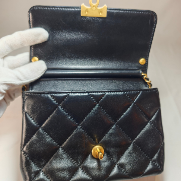 画像をギャラリービューアに読み込む, CHANEL CC ラムスキン パールチャーム シングルフラップ クロスボディバッグ