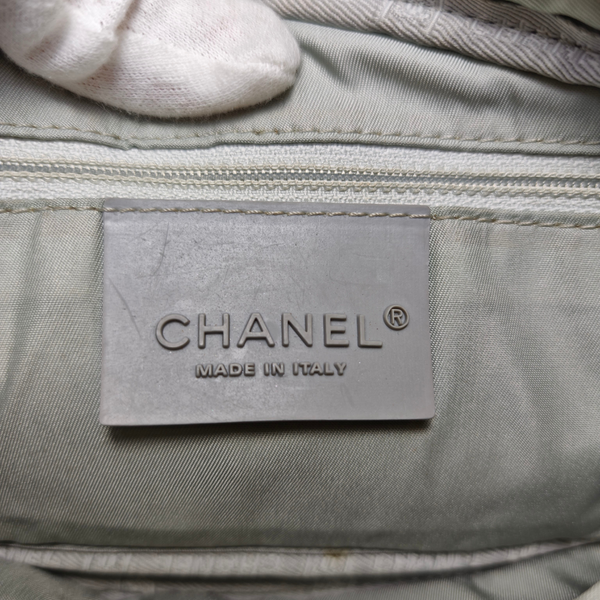 将图片加载到图库查看器,CHANEL Quilted Sports Flap Grey Cotton Shoulder Bag