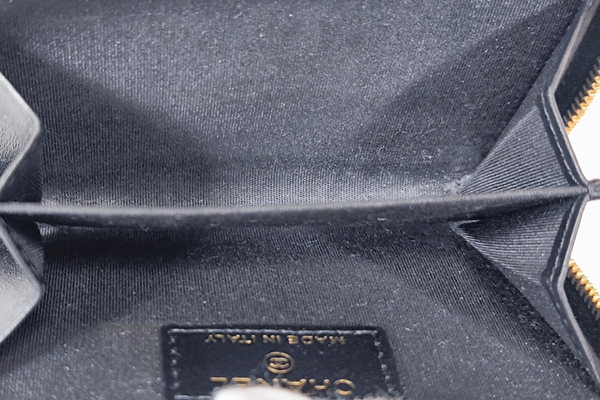 Load image into Gallery viewer, CHANEL Caviarskin Matelasse  Crossbody Chain Wallet Coin Case