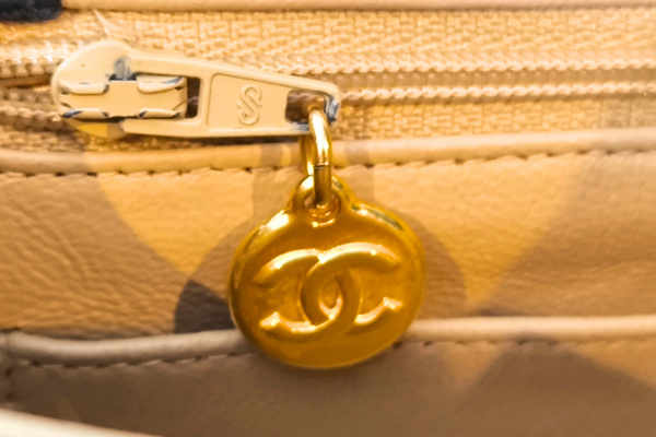 이미지를 갤러리 뷰어에 로드 , CHANEL Diana Matelasse Chain Shoulder Bag  Lamb leather Beige Black