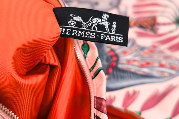 Load image into Gallery viewer, HERMES Silky City PM 33 La Marche du Zambeze Shoulder Bag Size 13 x13 in