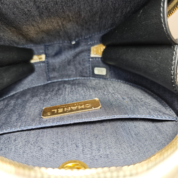 画像をギャラリービューアに読み込む, CHANEL 2019 カーフ ラウンド ロープ ショルダーバッグ