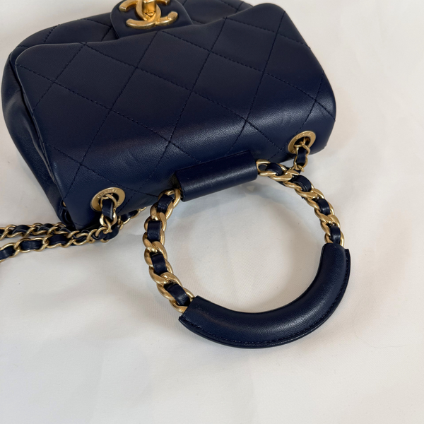 将图片加载到图库查看器,CHANEL Mini Navy Blue Lambskin In The Loop Flap
