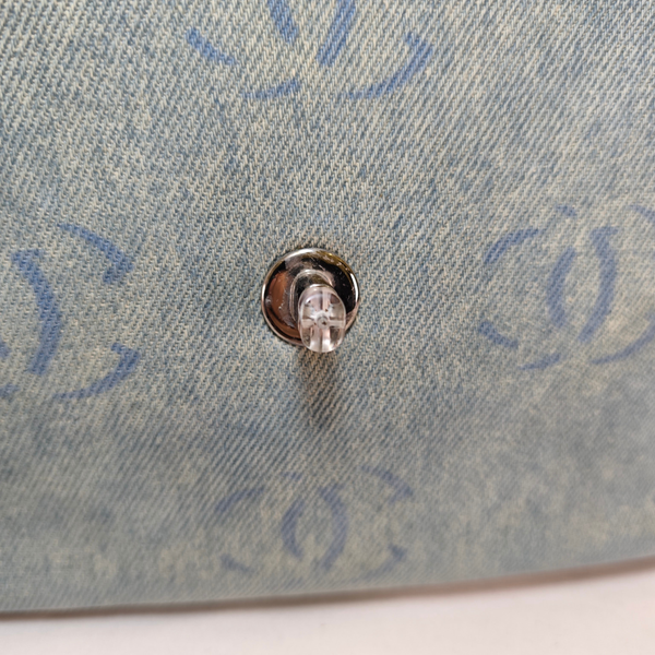 将图片加载到图库查看器,CHANEL 2002-2003 Washed Blue Denim Handbag