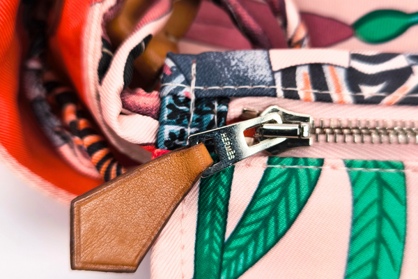 Load image into Gallery viewer, HERMES Silky City PM 33 La Marche du Zambeze Shoulder Bag Size 13 x13 in