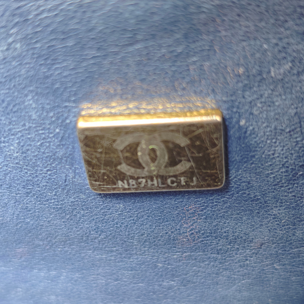 将图片加载到图库查看器,CHANEL Navy Caviar Medium Classic Flap Bag Serial Plate
