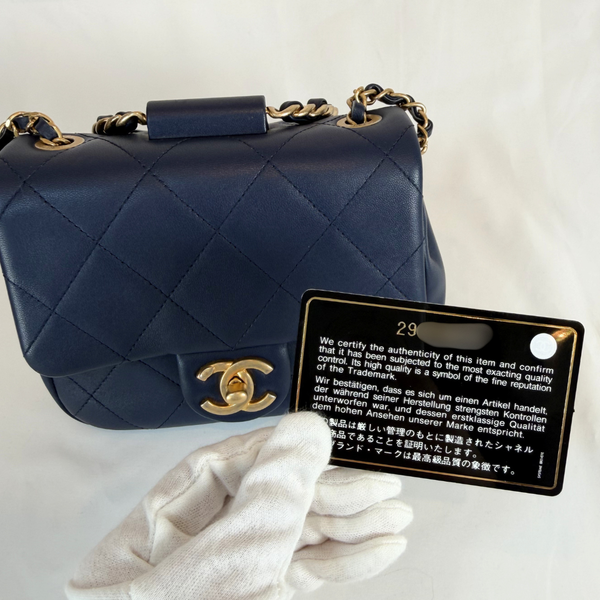 将图片加载到图库查看器,CHANEL Mini Navy Blue Lambskin In The Loop Flap