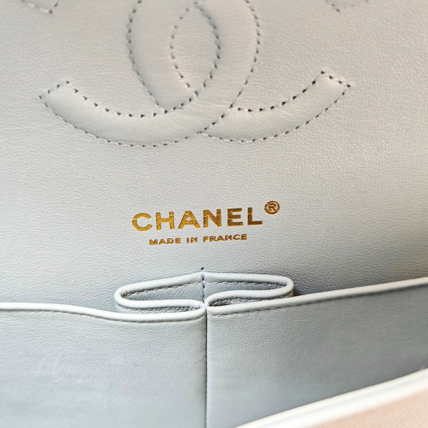 画像をギャラリービューアに読み込む, CHANEL スカイ ベイビー ブルー キャビアスキン マトラッセ ダブルフラップ 25 ショルダーバッグ