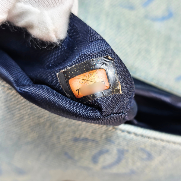 将图片加载到图库查看器,CHANEL 2002-2003 Washed Blue Denim Handbag
