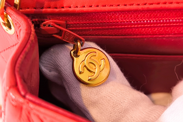 Load image into Gallery viewer, CHANEL Mini Matelasse Single Flap Chain Shoulder Bag  Red Lambskin