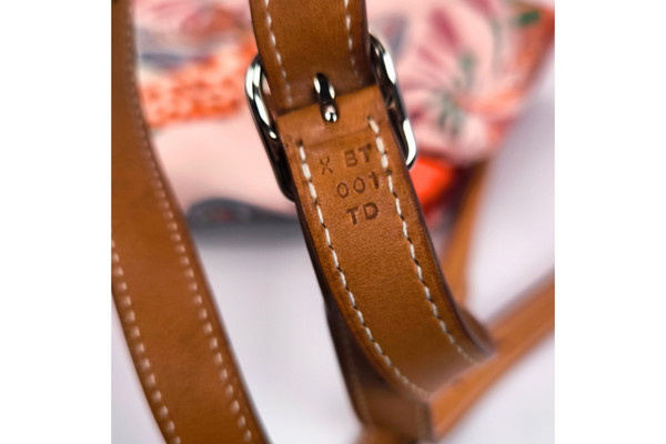 Load image into Gallery viewer, HERMES Silky City PM 33 La Marche du Zambeze Shoulder Bag Size 13 x13 in