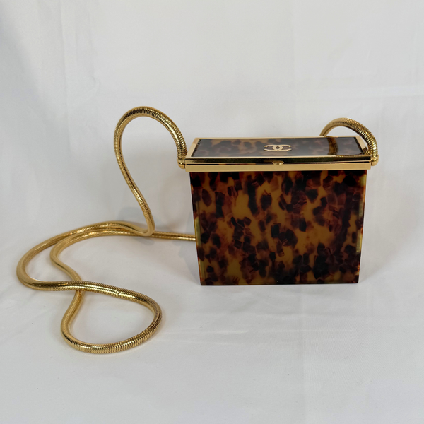将图片加载到图库查看器,CHANEL Mini Plexiglass Minaudiére