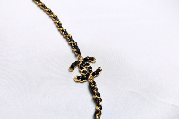 Load image into Gallery viewer, CHANEL Caviarskin Matelasse  Crossbody Chain Wallet Coin Case