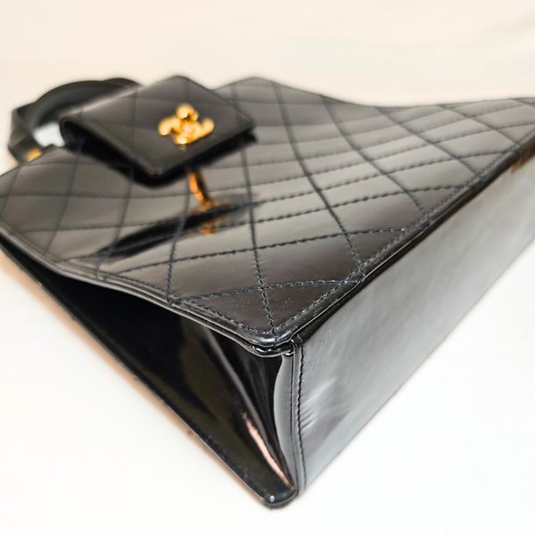 Load image into Gallery viewer, CHANEL Matelasse Turn Lock Hand Bag Patent Leather Black CC