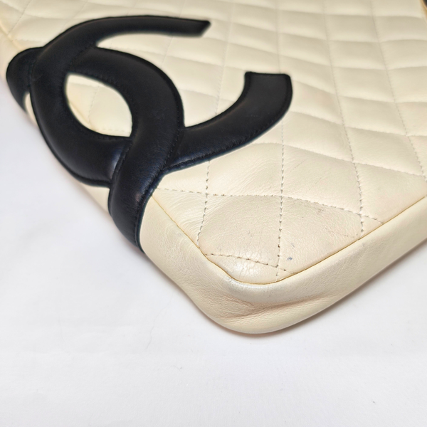 將圖片載入圖庫檢視器 CHANEL Quilted Calfskin Cambon White Shoulder Bag