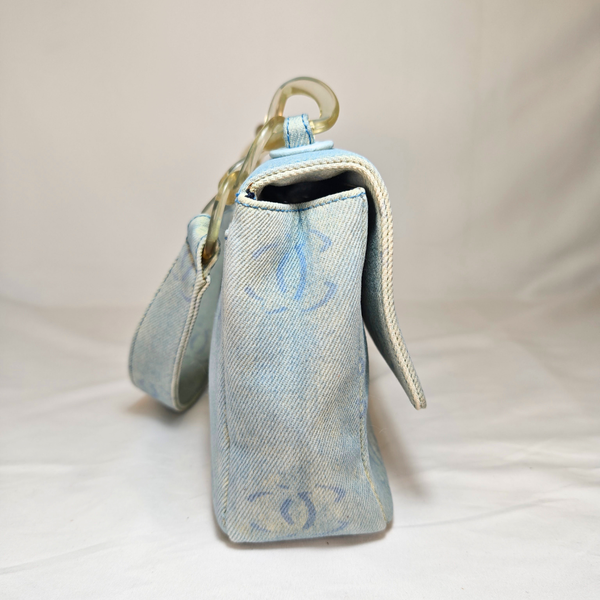 将图片加载到图库查看器,CHANEL 2002-2003 Washed Blue Denim Handbag