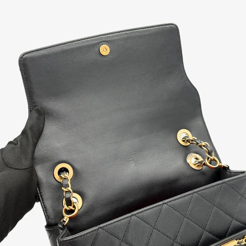 将图片加载到图库查看器,CHANEL Vintage Black Calfskin Enchained Flap Bag