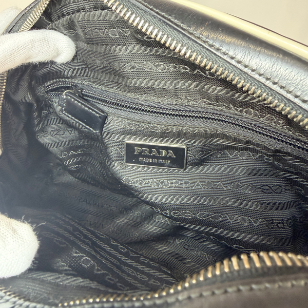 이미지를 갤러리 뷰어에 로드 , PRADA Archive Black Leather Bowler Bag
