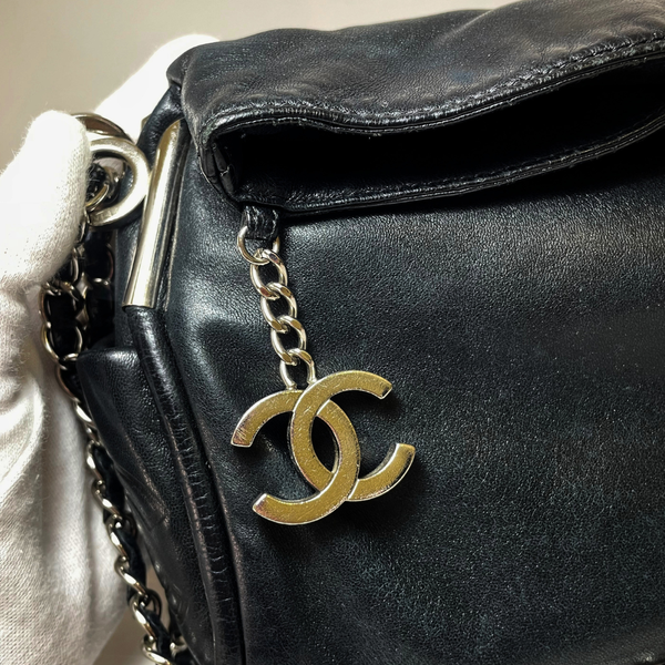 Load image into Gallery viewer, CHANEL Ultimate Black Soft Leather Shoulder Bag CC Logo
