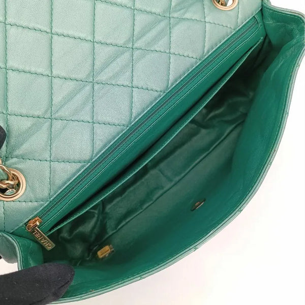 将图片加载到图库查看器,CHANEL Vintage Green Lambskin Crystal Embellished Flap Bag