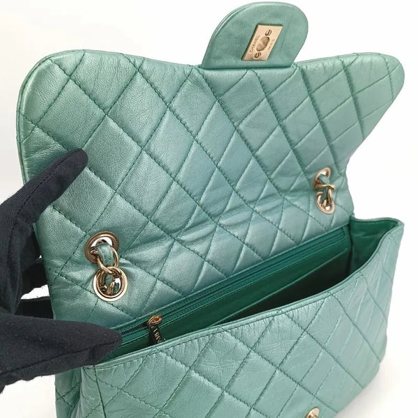 将图片加载到图库查看器,CHANEL Vintage Green Lambskin Crystal Embellished Flap Bag