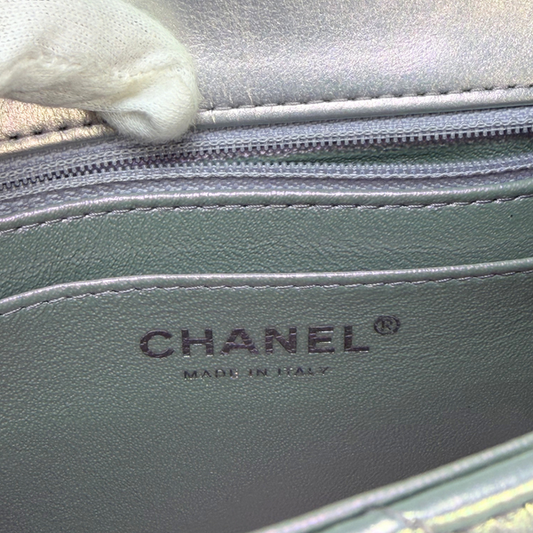 将图片加载到图库查看器,CHANEL Metallic Silver Calfskin Square Classic Flap Bag