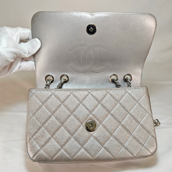 이미지를 갤러리 뷰어에 로드 , CHANEL CC Filigree Flap Chain Shoulder Bag Silver
