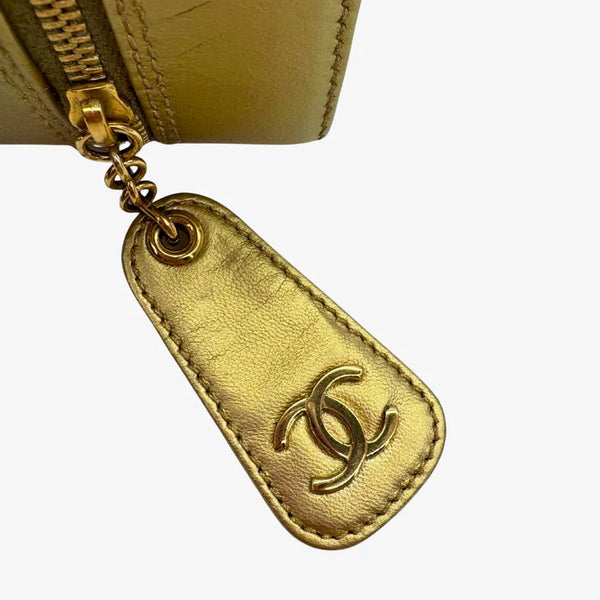 将图片加载到图库查看器,CHANEL Vintage Black/Gold Satin with Lambskin Camera Bag