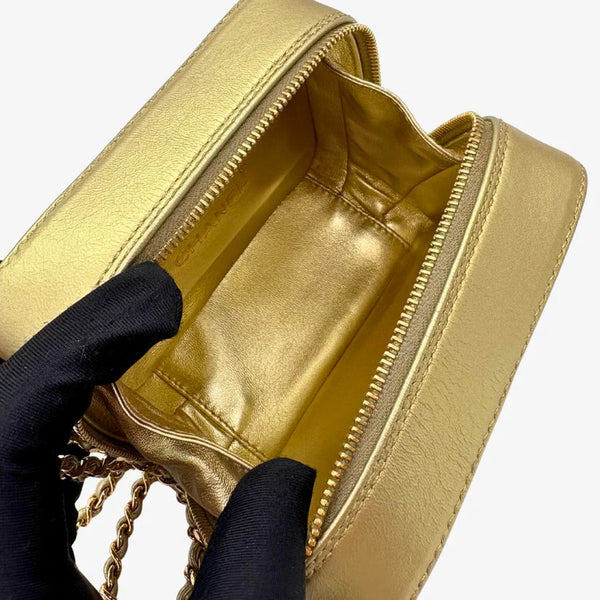 将图片加载到图库查看器,CHANEL Vintage Black/Gold Satin with Lambskin Camera Bag