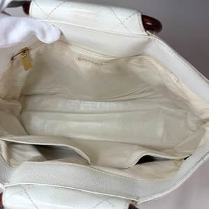 CHANEL Vintage White Caviarskin Leather Wood Handle Hand Bag