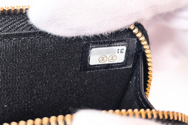 Load image into Gallery viewer, CHANEL Caviarskin Matelasse  Crossbody Chain Wallet Coin Case
