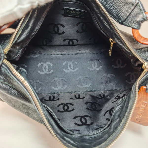 이미지를 갤러리 뷰어에 로드 , CHANEL Wood Caviar Black Hand Bag
