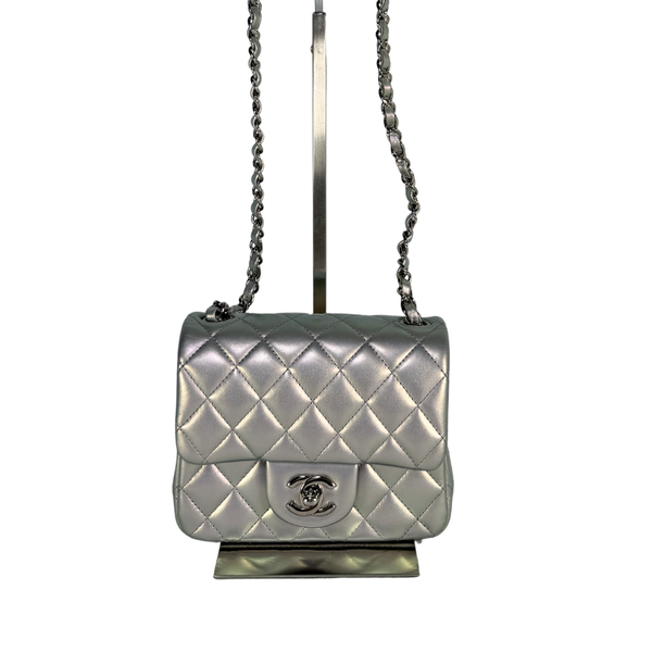 将图片加载到图库查看器，CHANEL Metallic Silver Calfskin Square Classic Flap Bag
