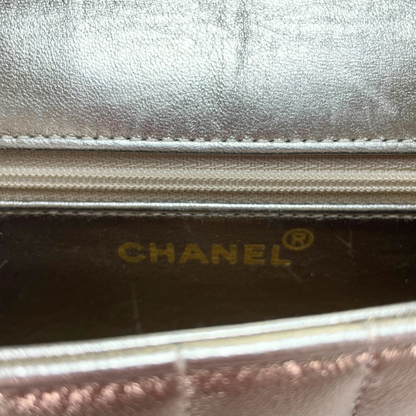 이미지를 갤러리 뷰어에 로드 , CHANEL Mademoiselle Gold  Evening Clutch Purse Gold Hardware, 1992
