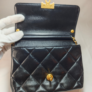 CHANEL CC ラムスキン パールチャーム シングルフラップ クロスボディバッグ