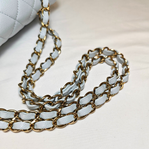 CHANEL スカイ ベイビー ブルー キャビアスキン  マトラッセ ダブルフラップ 25 ショルダーバッグ 