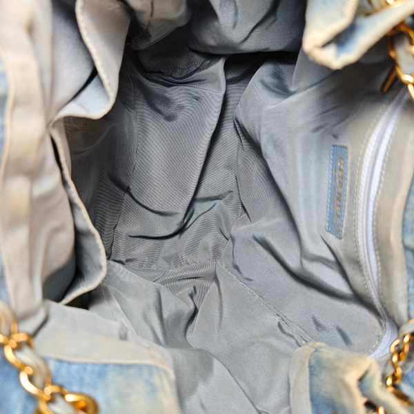 将图片加载到图库查看器，CHANEL Quilted Washed Denim Urban Spirit bucket bag
