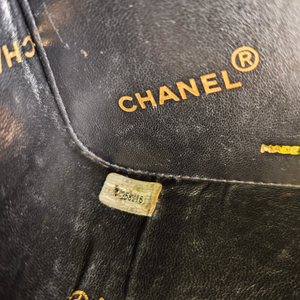 CHANEL Heart Mirror Black Vanity