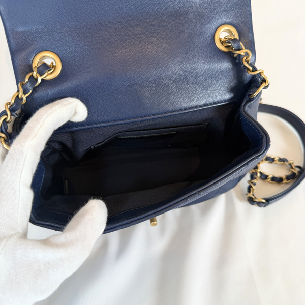 将图片加载到图库查看器，CHANEL Mini Navy Blue Lambskin In The Loop Flap
