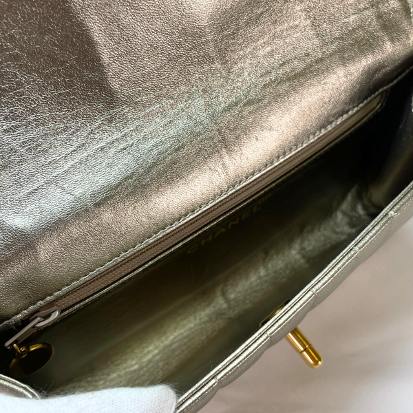 이미지를 갤러리 뷰어에 로드 , CHANEL Mademoiselle Gold  Evening Clutch Purse Gold Hardware, 1992
