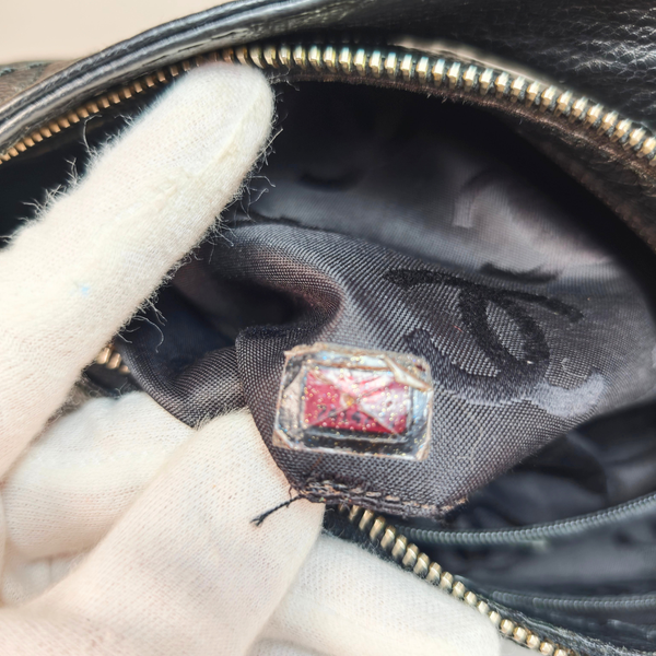 이미지를 갤러리 뷰어에 로드 , CHANEL Wood Caviar Black Hand Bag
