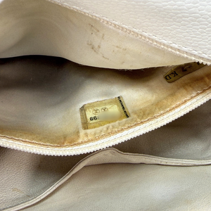 CHANEL Vintage White Caviarskin Leather Wood Handle Hand Bag