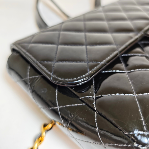 将图片加载到图库查看器，CHANEL Black Flap Backpack Patent Leather Gold CC Logo Hardware
