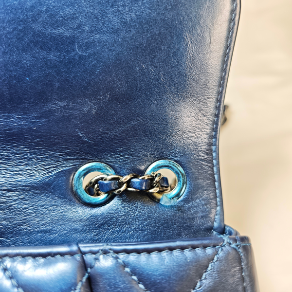 Load image into Gallery viewer, CHANEL Navy Blue Mini Single Flap Silver Metal Fitting Shoulder Bag
