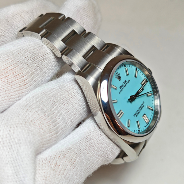 Load image into Gallery viewer, Rolex Oyster Perpetual 36 126000 Turquoise Blue
