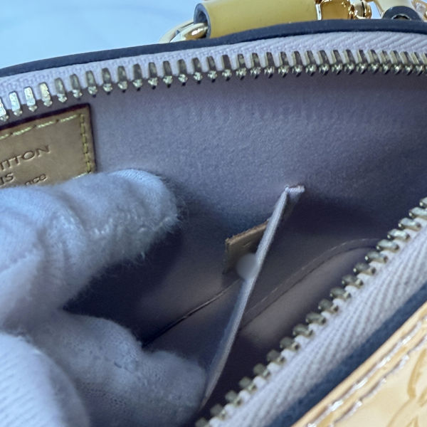 Load image into Gallery viewer, LOUIS VUITTON Monogram Vernis Alma BB
