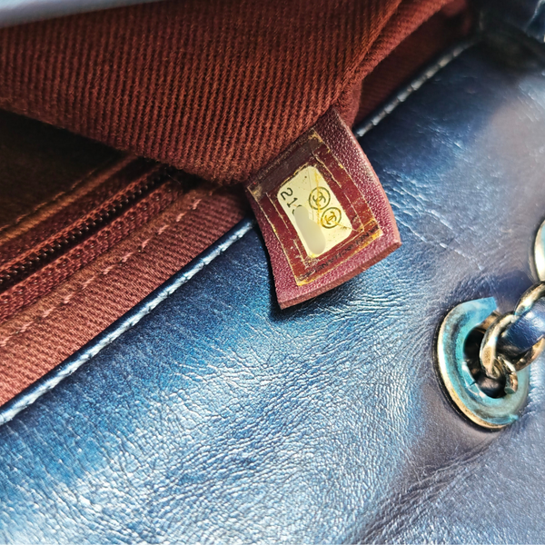 Load image into Gallery viewer, CHANEL Navy Blue Mini Single Flap Silver Metal Fitting Shoulder Bag
