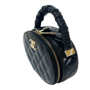 CHANEL Matelasse Bag in Black Lambskin Leather with Gold CC