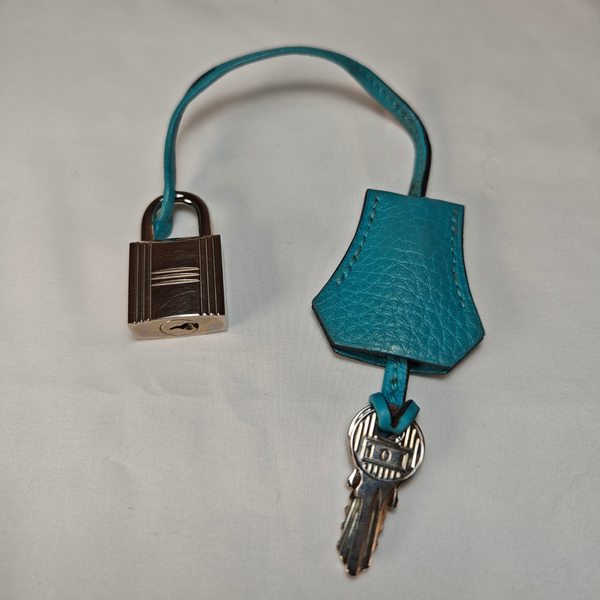 Load image into Gallery viewer, HERMES Kelly 28 Taurillon Clemence Blue Jean Stamp T
